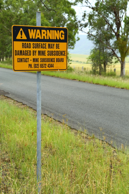Road Subsidence Sign 2AM-007875