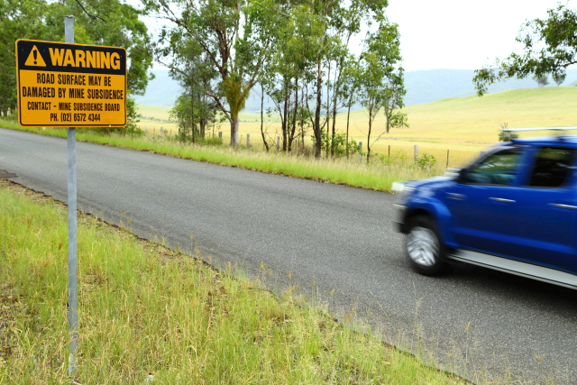 Road Subsidence Sign 2AM-007876