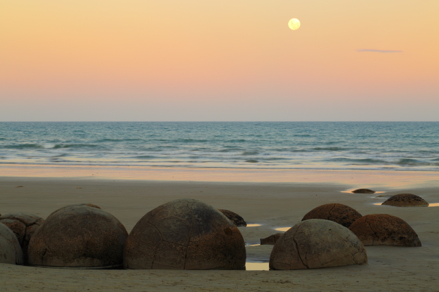 Moeraki Boulders 2AM-000526